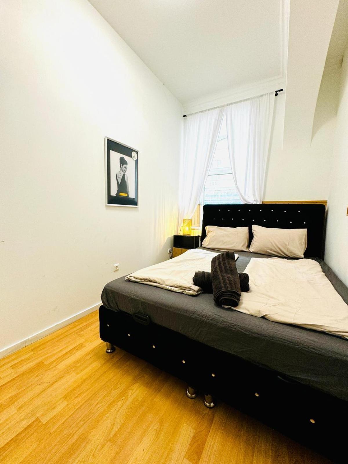 Comfy In A Shared Apt, 8min To Rathausplatz Appartement