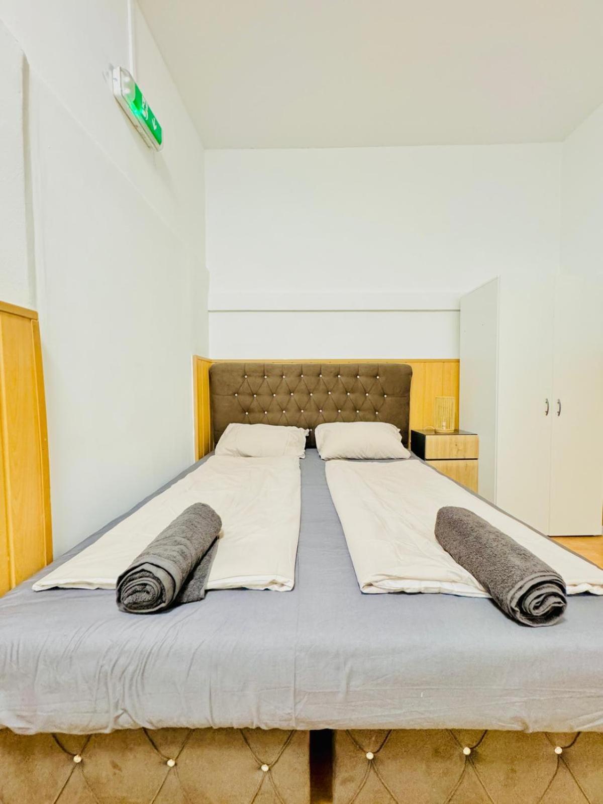 Comfy In A Shared Apt, 8min To Rathausplatz Appartement