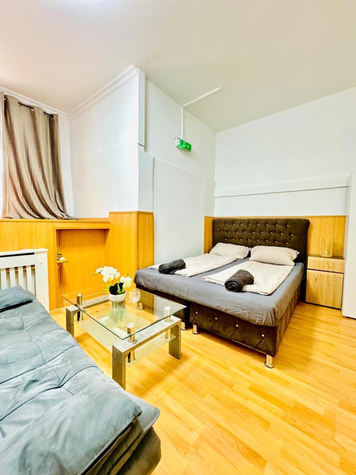 Comfy In A Shared Apt, 8min To Rathausplatz Appartement