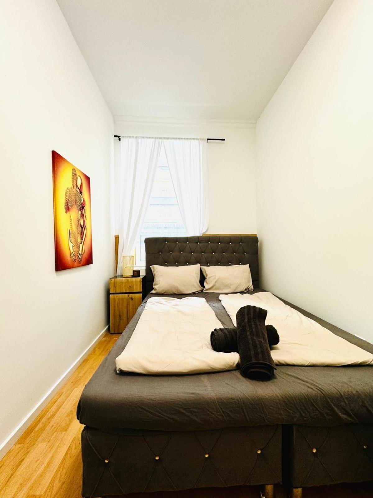 Comfy In A Shared Apt, 8min To Rathausplatz Appartement